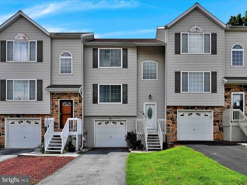 172 Riders Way, Lebanon, PA, 17042-8701 | Card Image