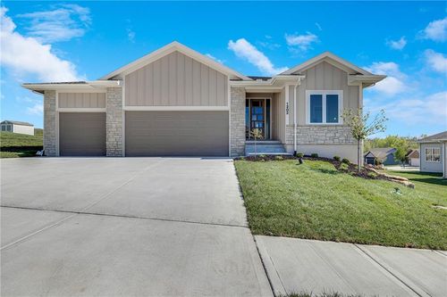 1202 Morgan Dr, Pleasant Hill, MO, 64080-2001 | Card Image