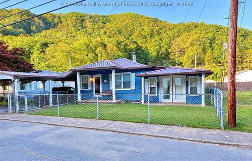 864 Mckinley St, Wharton, WV, 25208-9674 | Card Image