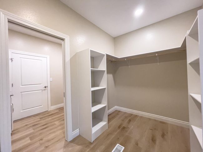1828 Pinnacle Pt, Condo with 3 bedrooms, 2 bathrooms and null parking in HOLTS SUMMIT MO | Image 22