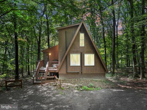 13 Mountainside Dr, BERKELEY SPRINGS, WV, 25411-5658 | Card Image
