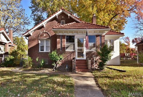 18 Sunset Ct, Saint Louis, MO, 63121-2431 | Card Image