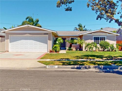 14892 Sunnycrest Ln, Huntington Beach, CA, 92647-2326 | Card Image