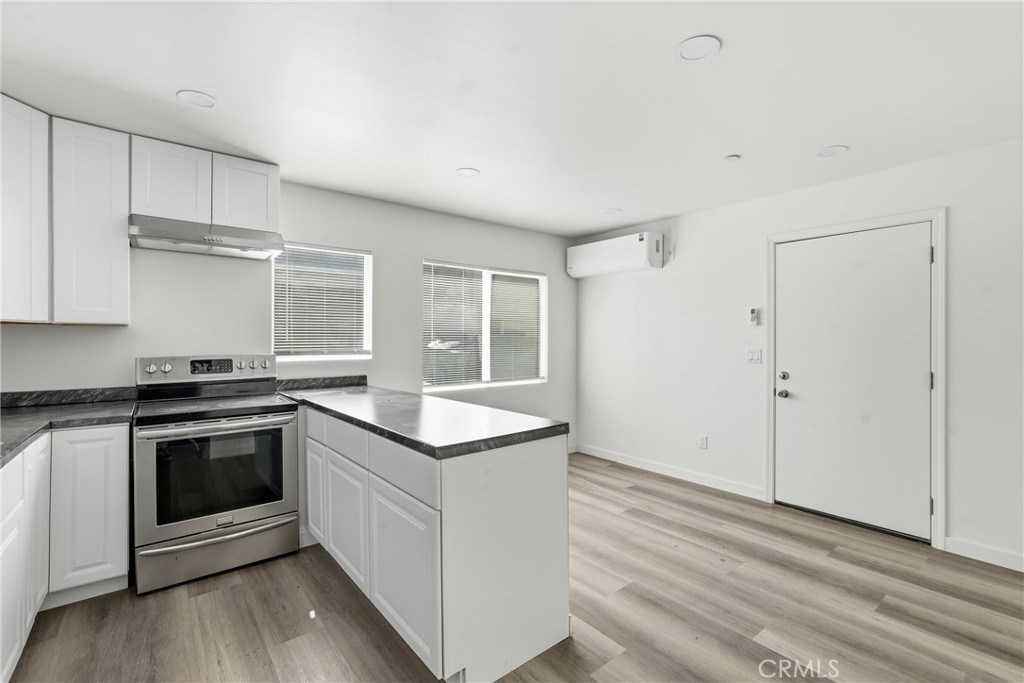Residential Lease in Inglewood 3