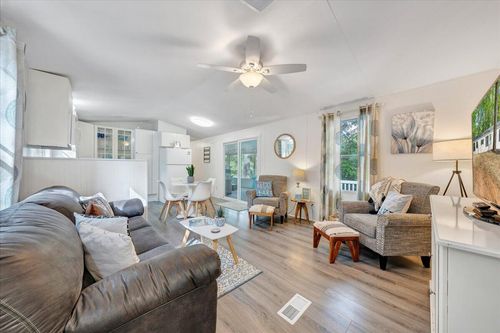 518 Ridgelake Rd, Goodview, VA, 24095-2423 | Card Image