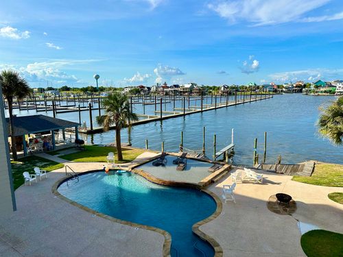 560 Pleasure Island Blvd, Port Arthur, TX, 77640-6852 | Card Image