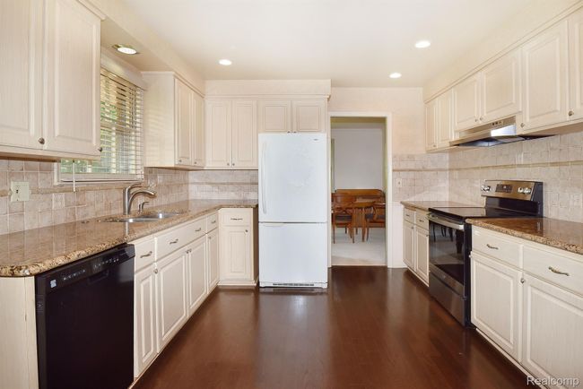 1010 Rock Spring Rd, House other with 4 bedrooms, 3 bathrooms and null parking in Bloomfield Hills MI | Image 11