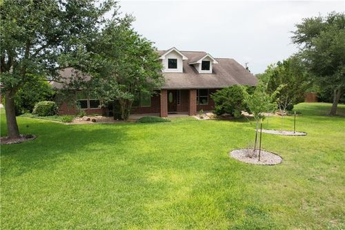 125 Red Bird Rdg, Beeville, TX, 78102-8465 | Card Image
