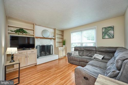 806 Rust Dr Ne, LEESBURG, VA, 20176-2448 | Card Image