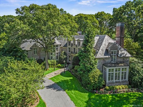 4 Red Fox Ln, Glen Head, NY, 11545-2816 | Card Image