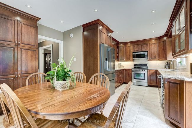 803 Exceller Cir, House other with 4 bedrooms, 3 bathrooms and 9 parking in Newmarket ON | Image 13