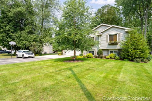 11328 56th Ave, Allendale, MI, 49401-9158 | Card Image