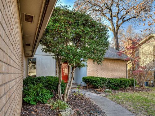 901 Dover Dr, Edmond, OK, 73034-6458 | Card Image