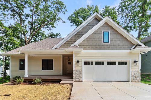 921 Platt Ave, Lake Geneva, WI, 53147-1096 | Card Image