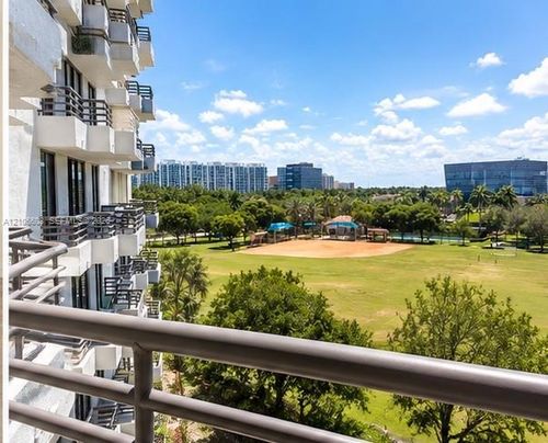 604-3300 Ne 191st St, Aventura, FL, 33180-2442 | Card Image