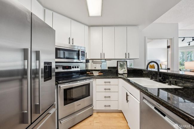 UNIT-302 - 111 Chestnut St, Condo with 2 bedrooms, 2 bathrooms and 1 parking in San Francisco CA | Image 12
