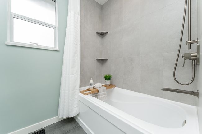 131 Aspenwood Dr, House other with 4 bedrooms, 4 bathrooms and 4 parking in Port Moody BC | Image 25