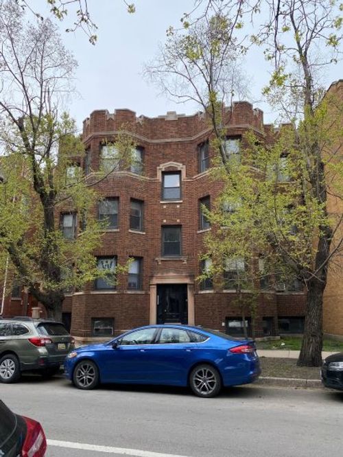 3w-640 Roscoe St, Chicago, IL, 60657-9375 | Card Image