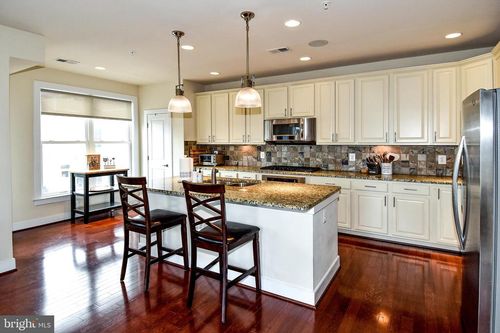 736 Mckenzie Ave, ALEXANDRIA, VA, 22301-1084 | Card Image