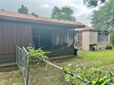 527 W College St., House other with 3 bedrooms, 2 bathrooms and null parking in Carthage TX | Image 2