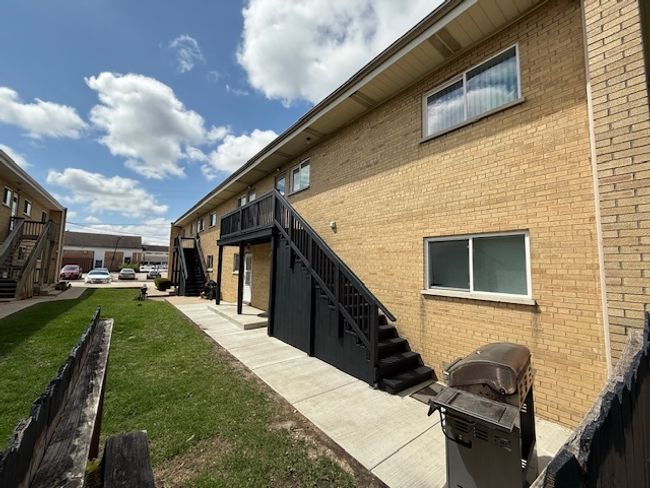 APT-2 - 593 Park Plz, Condo with 2 bedrooms, 1 bathrooms and 1 parking in GLEN ELLYN IL | Image 10