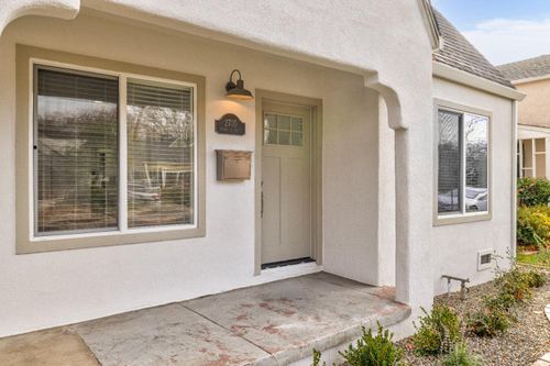 2705 Harkness St, Sacramento, CA, 95818-3040 | Card Image