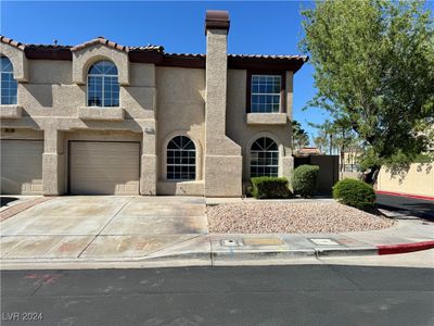 2614 Twin Pines Avenue, Townhouse with 3 bedrooms, 2 bathrooms and null parking in Henderson NV | Image 3