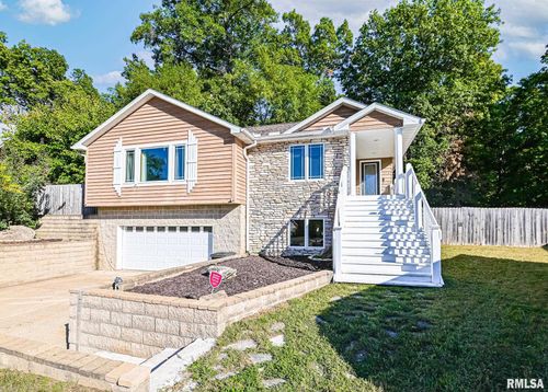 108 Walnut Ct, East Peoria, IL, 61611-1722 | Card Image