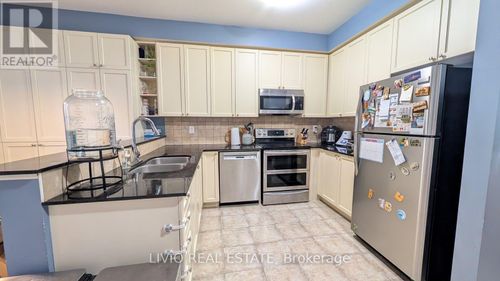 157 Cedar Lake Cres, Brampton, ON, L6Y0P9 | Card Image