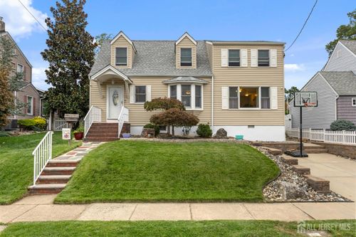 16 Vanderbuilt Pl, Woodbridge, NJ, 07095-3525 | Card Image