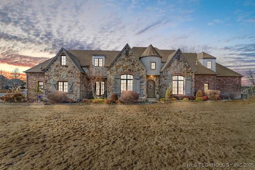12302 Longhorn Cir, Glenpool, OK, 74033-6969 | Card Image
