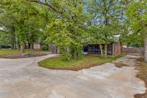 316 Hickorywood St, Azle, TX, 76020-2157 | Card Image