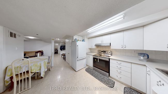 41 Lauraglen Cres, House attached with 6 bedrooms, 4 bathrooms and 4 parking in Brampton ON | Image 35