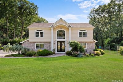 2 Susan Lane, House other with 4 bedrooms, 2 bathrooms and null parking in Dix Hills NY | Image 1