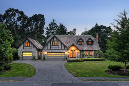 2773 Arbutus Rd, Victoria, BC, V8N5X8 | Card Image