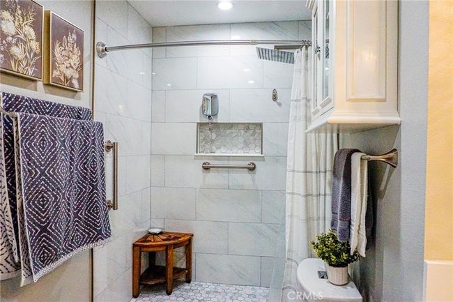 35 - 23215 Caminito Andreta, Condo with 2 bedrooms, 2 bathrooms and 2 parking in Laguna Hills CA | Image 24