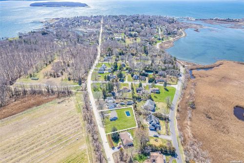 4520 New Suffolk Rd, New Suffolk, NY, 11956-2070 | Card Image