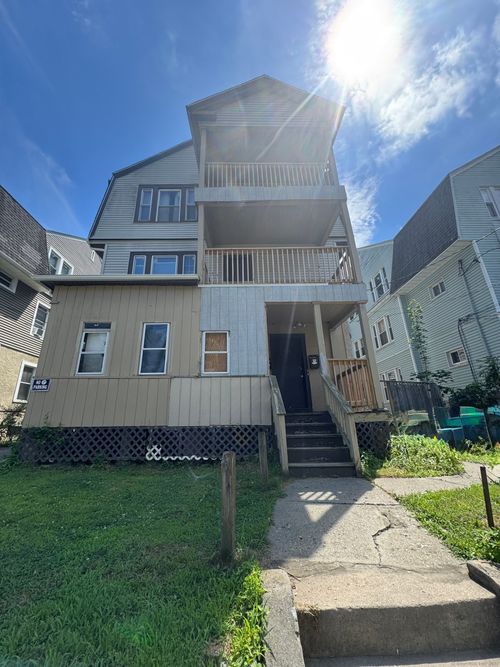 494 Edgewood St, Hartford, CT, 06112-2008 | Card Image