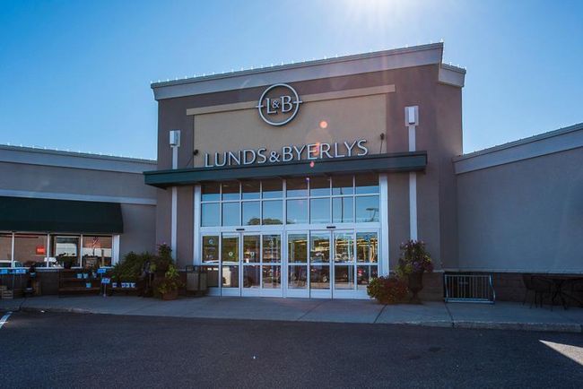 One of three nearby grocery stores to shop at. Lunds & Byerlys is only 3 miles from Springview Meadows. | Image 52
