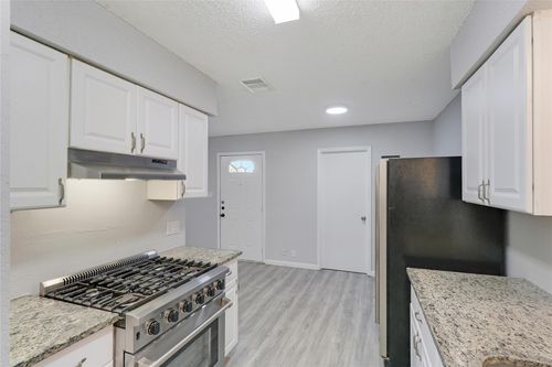 b-6920 Bennett Ave, Austin, TX, 78752-3201 | Card Image