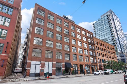 apt-3a-215 W Illinois St, Chicago, IL, 60654-7814 | Card Image