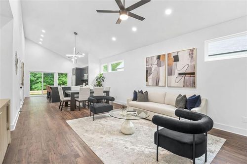 587 Woods Dr Nw, Atlanta, GA, 30318-6105 | Card Image
