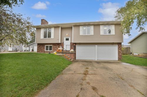 2126 Oxford Ln, Cedar Falls, IA, 50613-1643 | Card Image