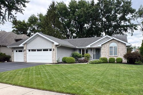 6857 Chandelier Dr, Loves Park, IL, 61111-3584 | Card Image