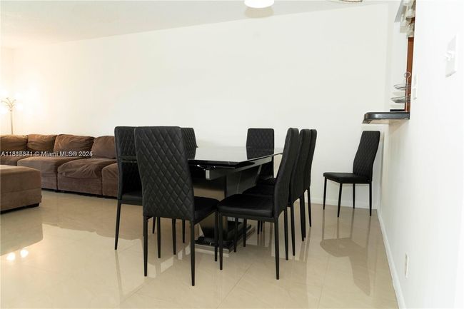APT-23C - 5140 Sw 40 Th Ave, Condo with 2 bedrooms, 2 bathrooms and null parking in Fort Lauderdale FL | Image 8