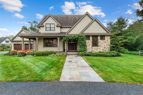 27 Whitehall Cir, Beverly, MA, 01915-2458 | Card Image