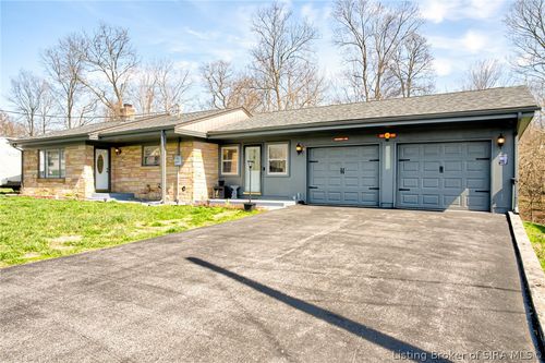 800 Blue River Rd, Pekin, IN, 47165-7916 | Card Image