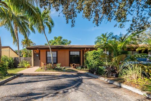 2350 Pecan Ct, Pembroke Pines, FL, 33026-1515 | Card Image