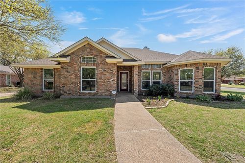 301 Whispering Meadows Drive, Hewitt, TX, 76643 | Card Image