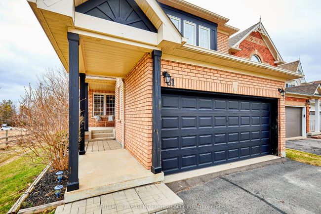 31 Aster Cres, House other with 3 bedrooms, 4 bathrooms and 2 parking in Whitby ON | Image 4